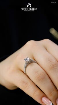 Taşlı Oval Tektaş Yüzük