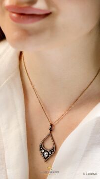 Elmas Görünümlü Kolye