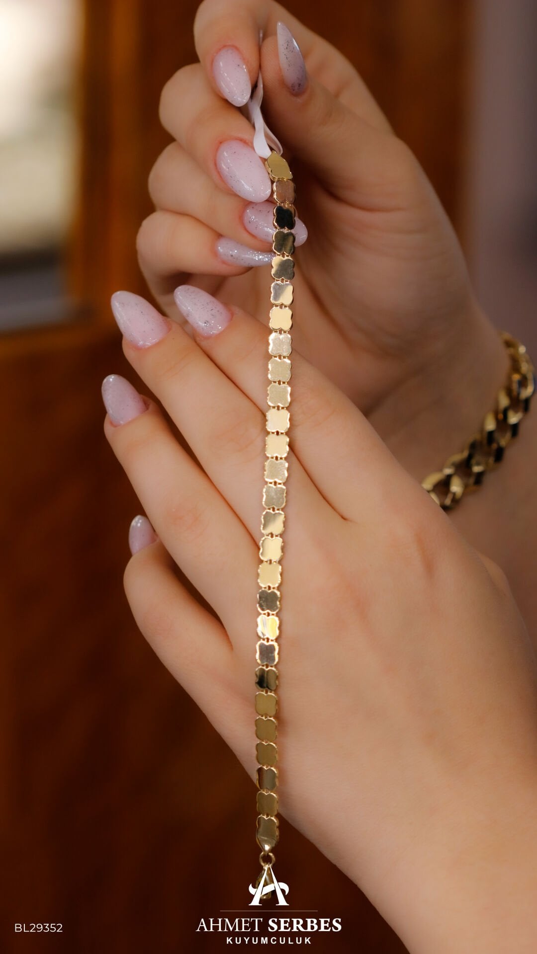 Pullu Altın Plaka Bileklik