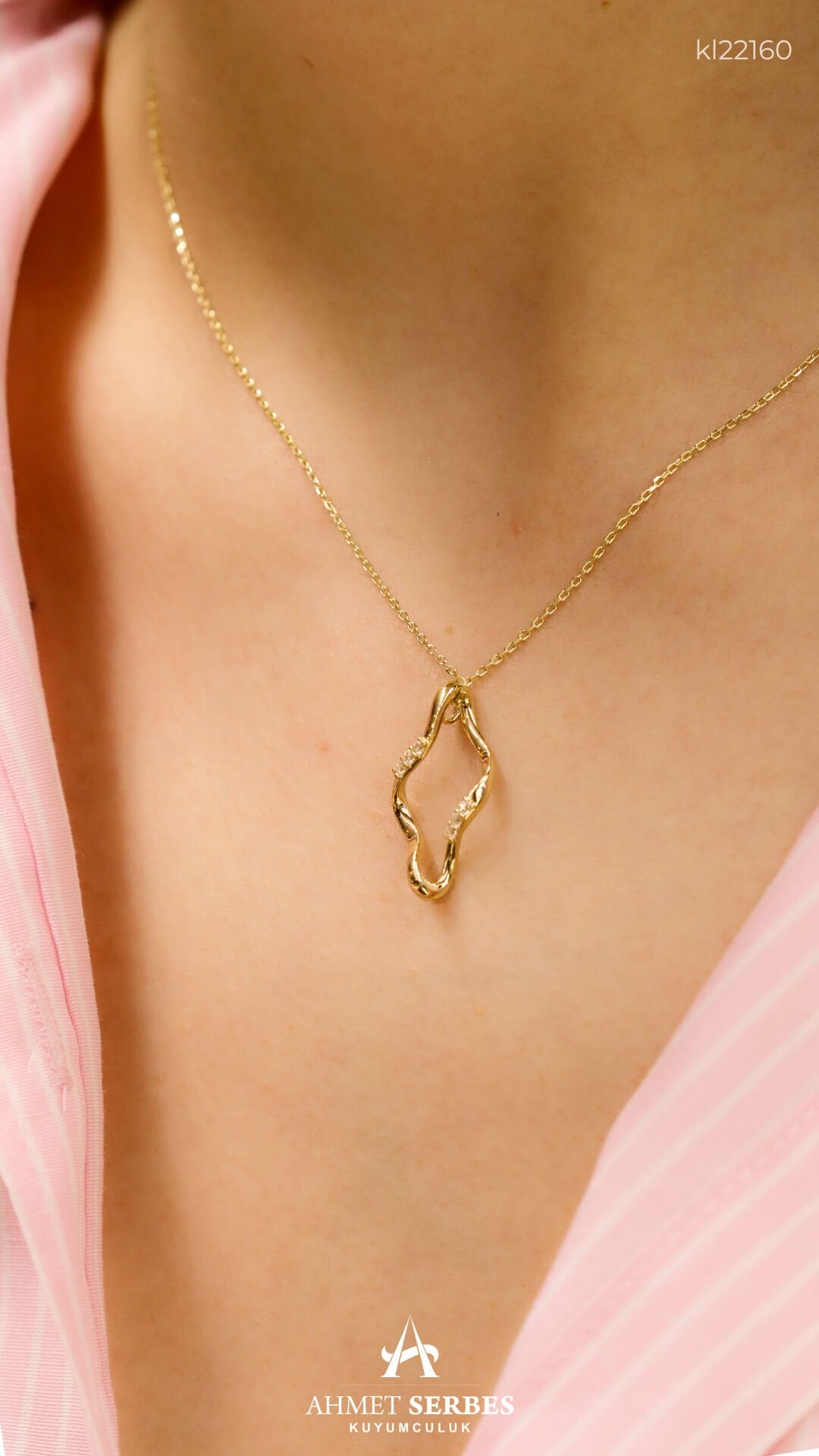 Kıvrımlı Modern Altın Kolye