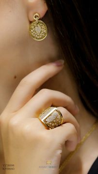 Taşlı Tasarım Altın Yüzük