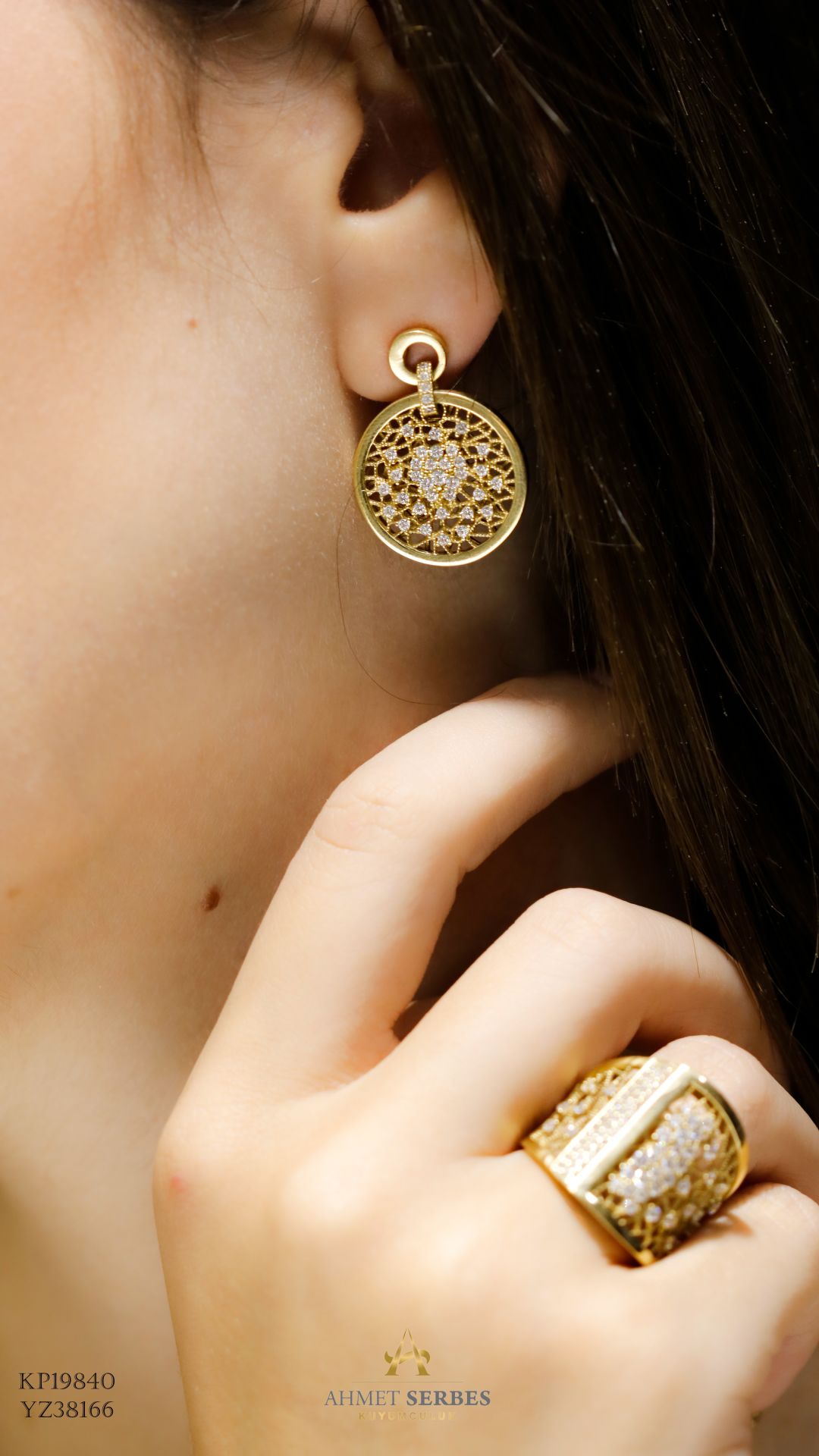 Taşlı Tasarım Altın Küpe