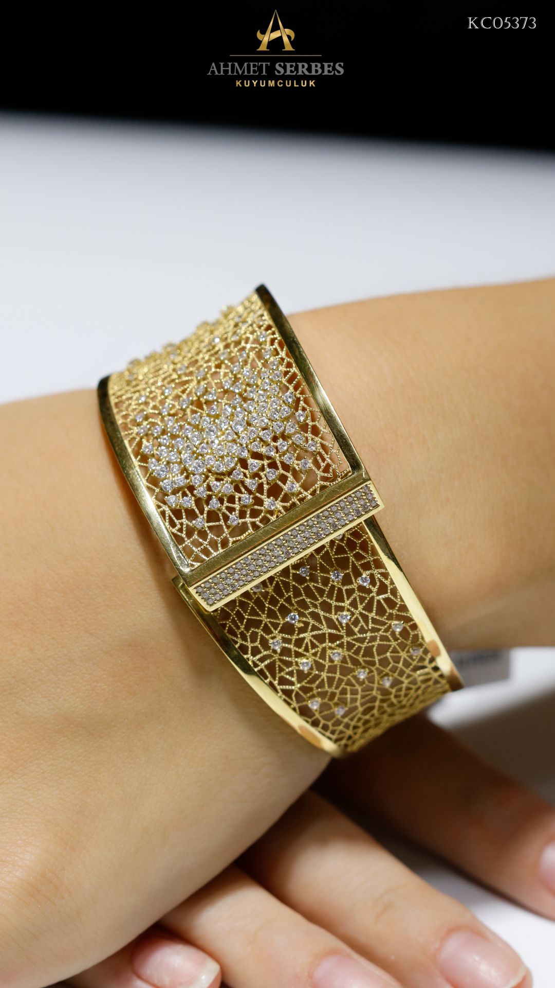 Taşlı Tasarım Altın Kelepçe