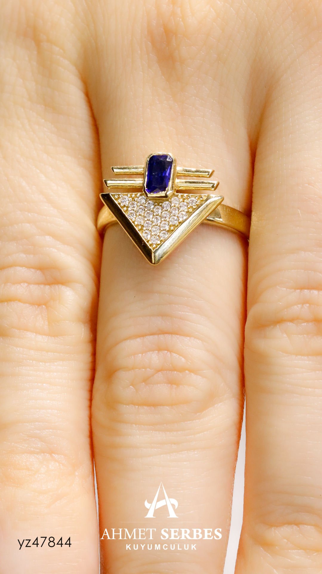 Mavi Taşlı Üçgen Yüzük