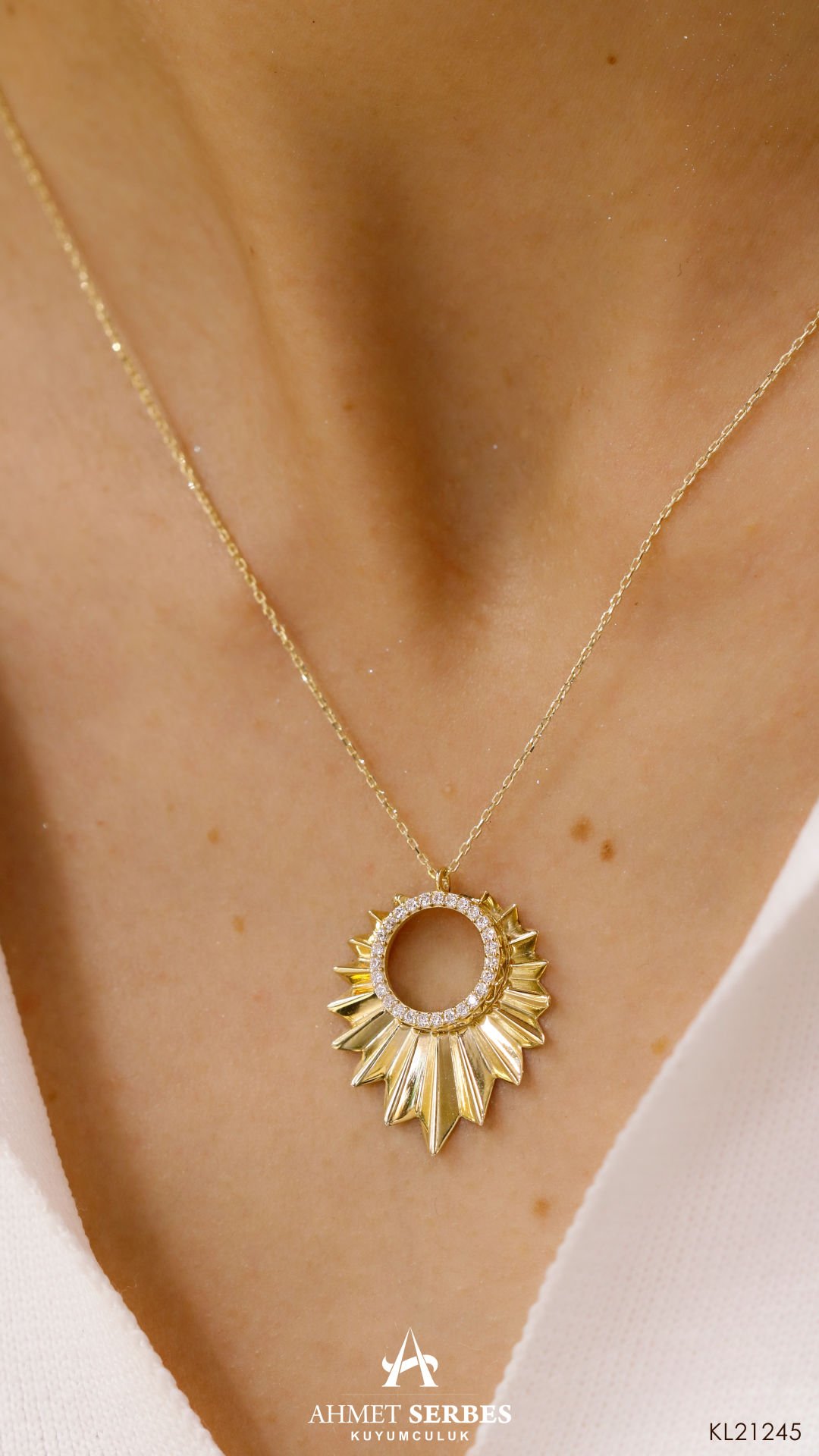 Geometrik Formlu Taşlı Altın Kolye