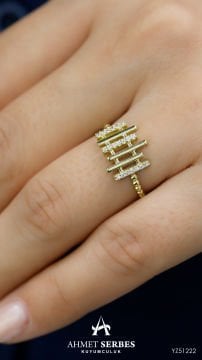 Asimetrik Taşlı Altın Yüzük