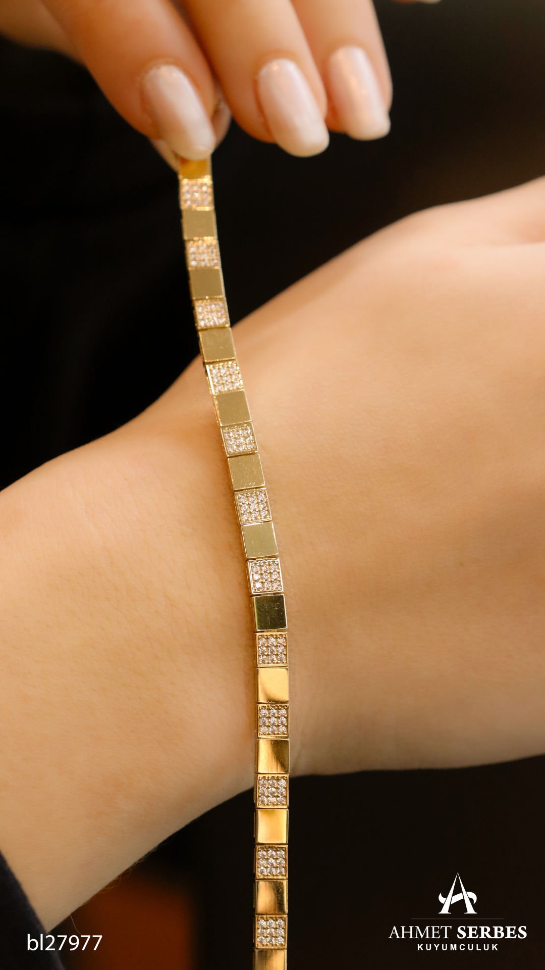 Kare Taşlı Altın Bileklik