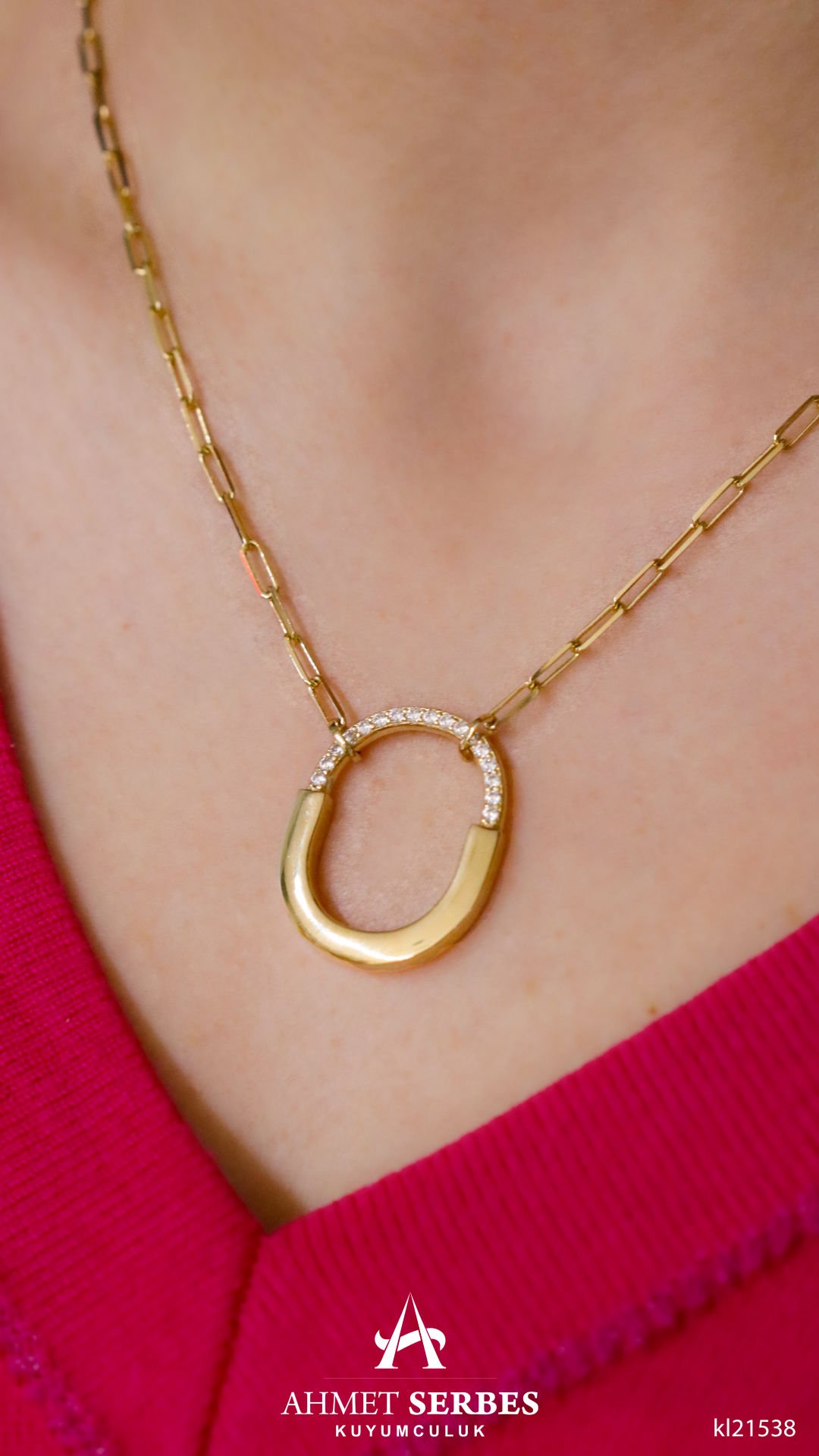 Oval Taşlı Altın Kolye