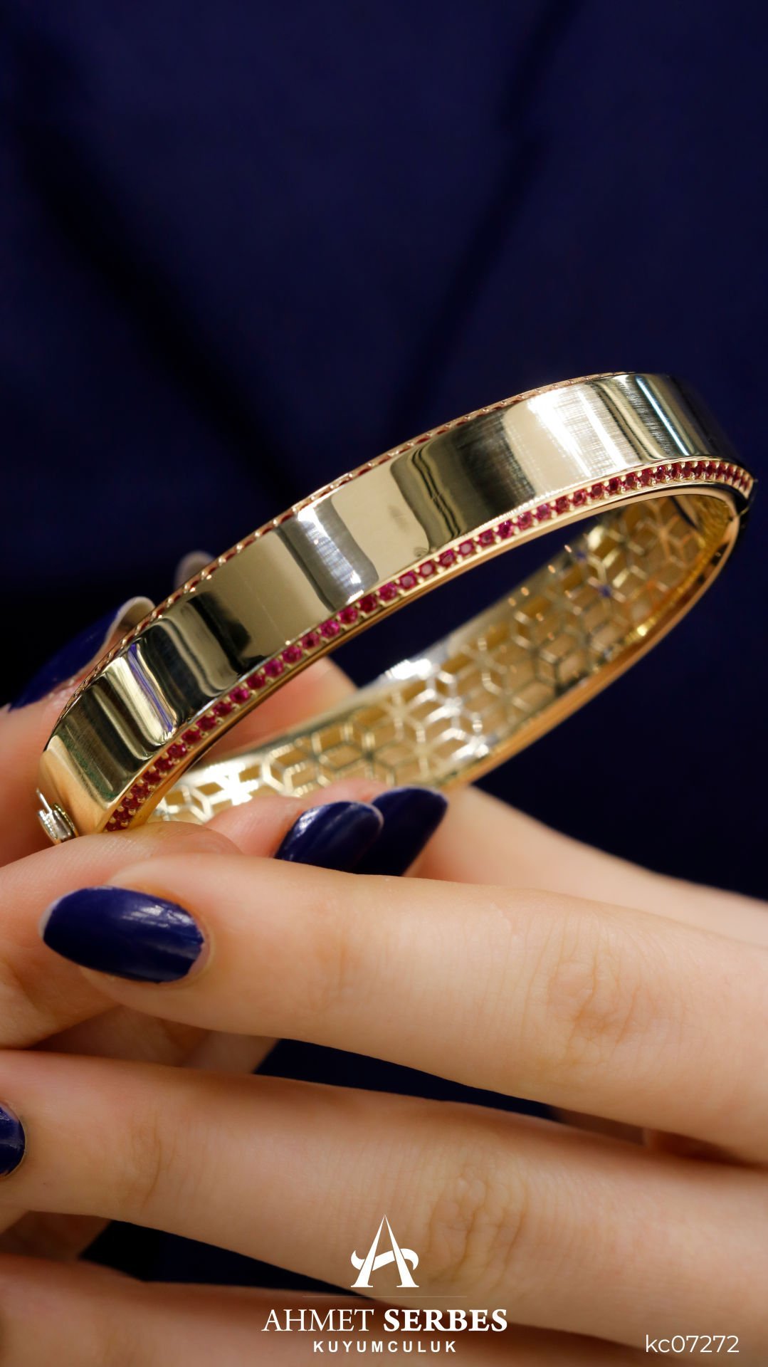 Cetaş Kırmızı Taş Detaylı Kelepçe