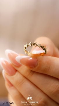 Taşlı Üçgen Yüzük