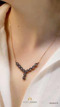 Elmas Montürlü Altın Kolye