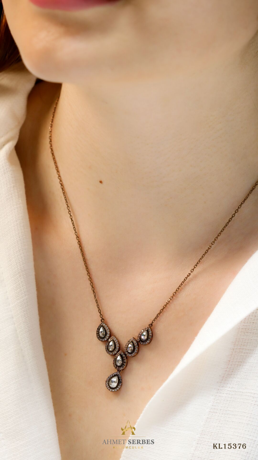 Elmas Montürlü Altın Kolye