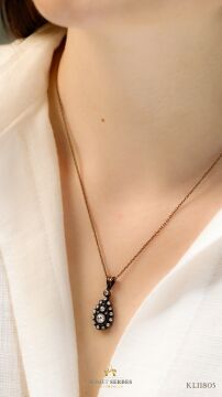 Elmas Montürlü Altın Kolye